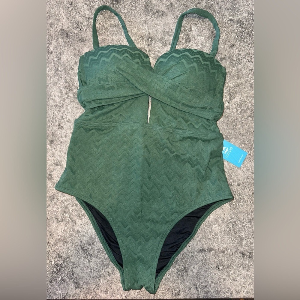 Cupshe‎ Forest Green Textured Zigzag Twist Front One Piece Swimsuit Womens Small